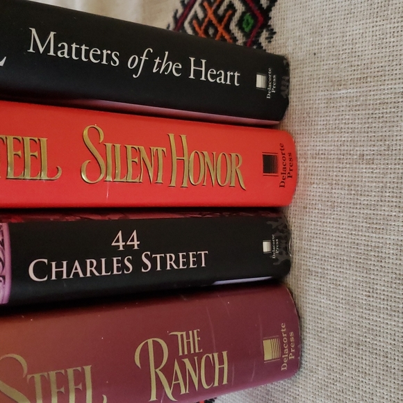 Danielle Steel lot of 4 hardcover books 📚 - Picture 7 of 7